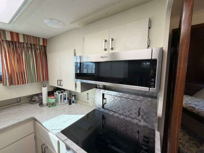 LADY RAE 58ft Hatteras Yacht For Sale