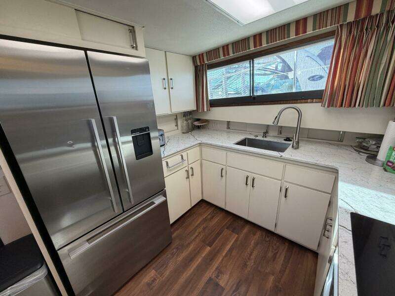 LADY RAE 58ft Hatteras Yacht For Sale