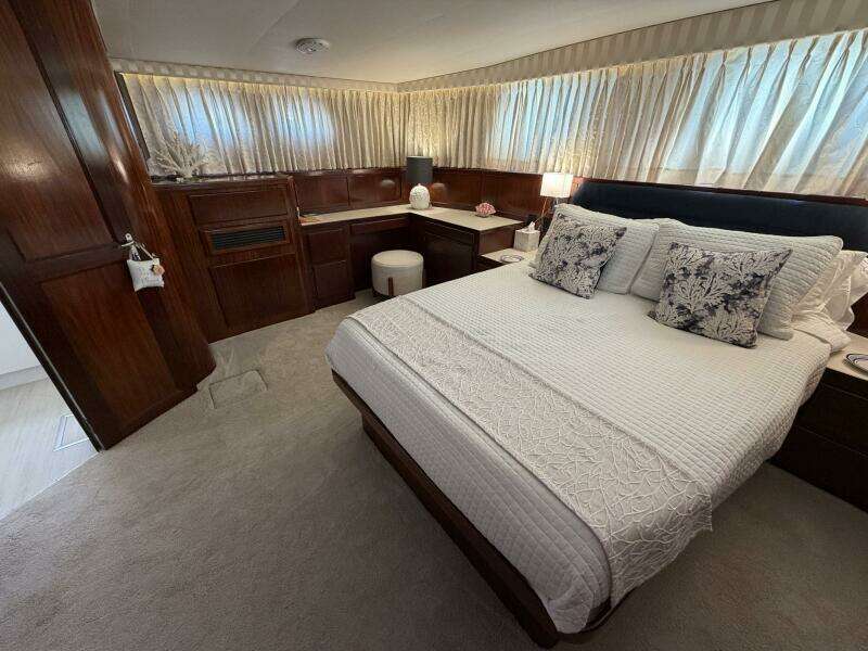 LADY RAE 58ft Hatteras Yacht For Sale