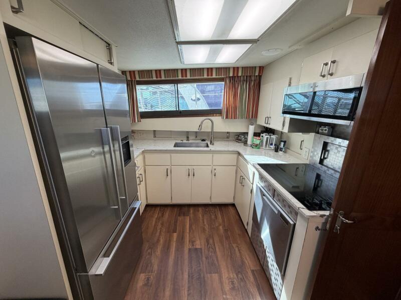 58' 1987 Hatteras Motor Yacht