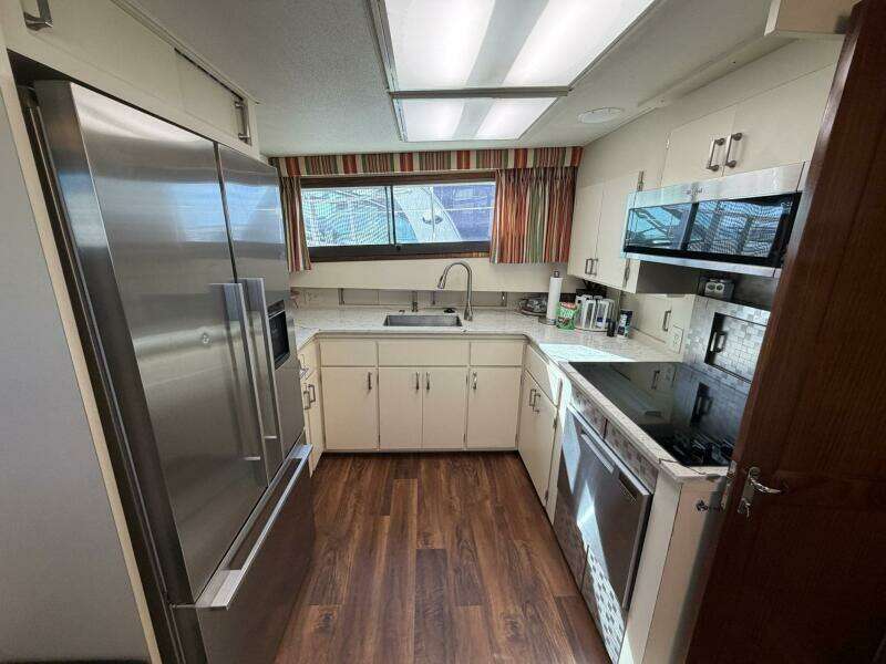 LADY RAE 58ft Hatteras Yacht For Sale