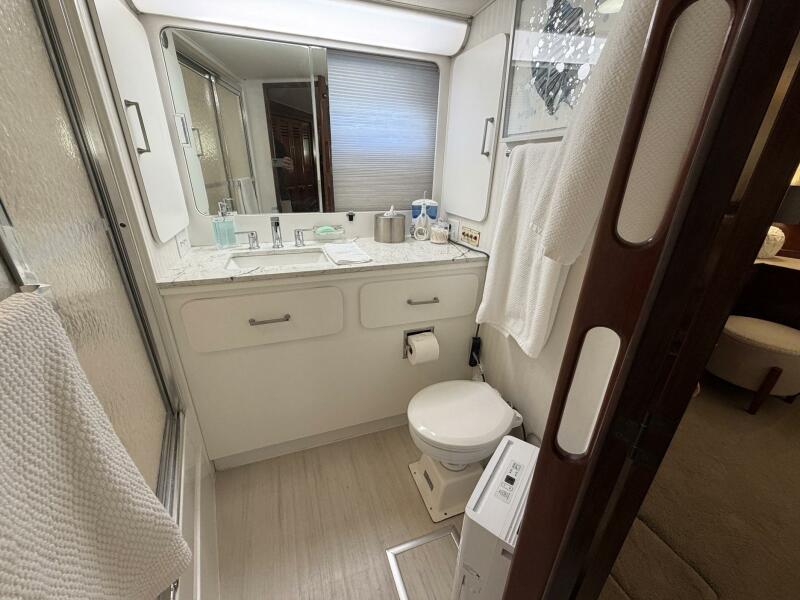 58' 1987 Hatteras Motor Yacht