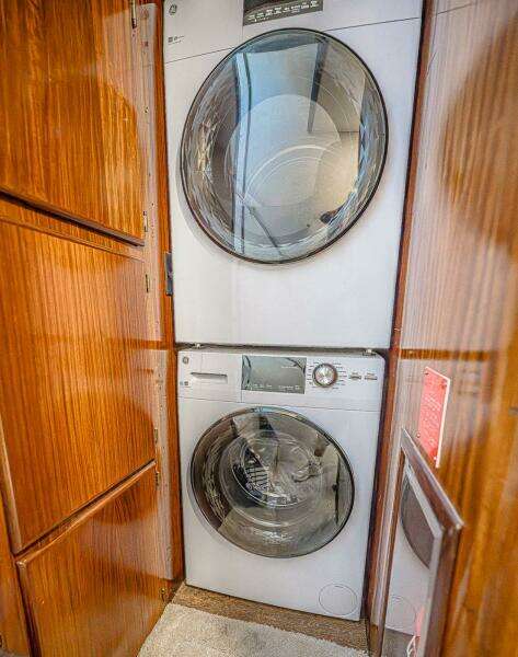 LADY RAE 58ft Hatteras Yacht For Sale