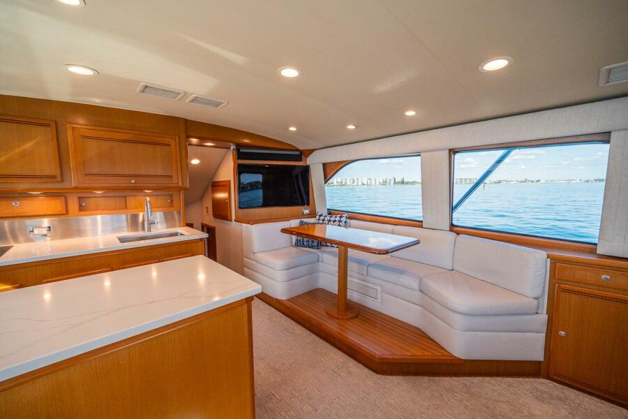 52' 2009 Cabo 52 Flybridge