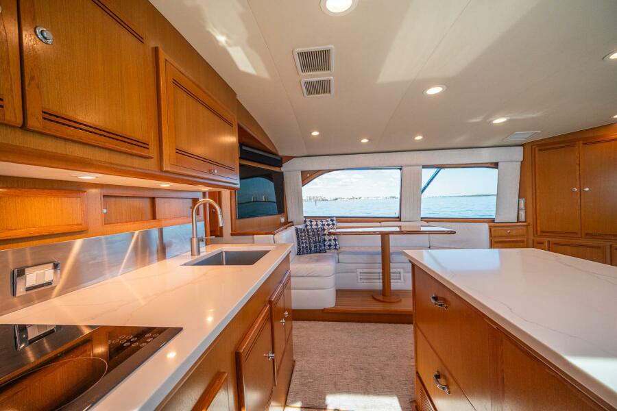 52' 2009 Cabo 52 Flybridge