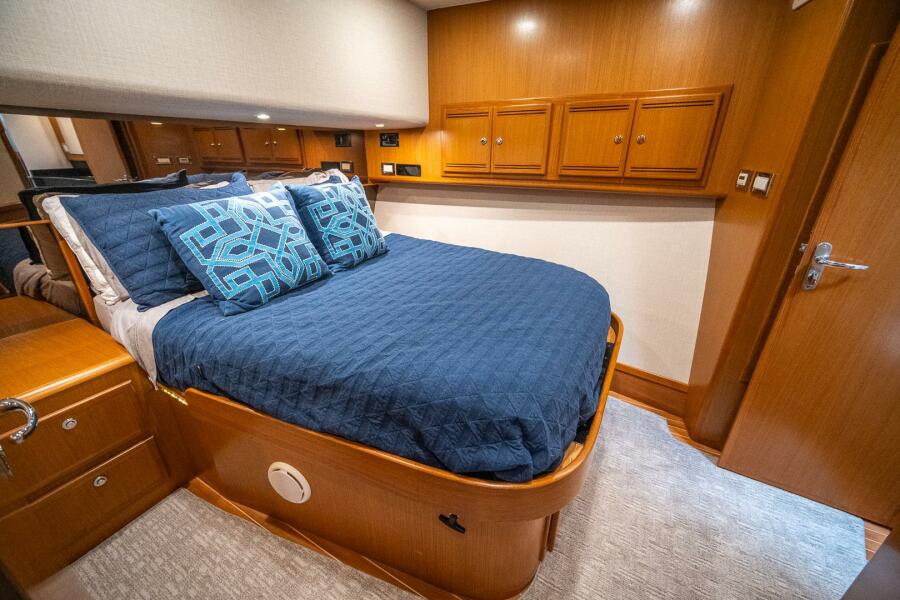 52' 2009 Cabo 52 Flybridge