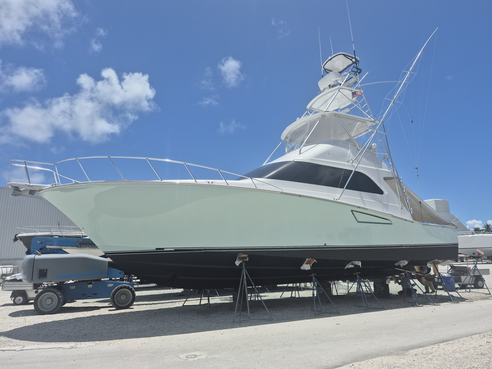 52' 2009 Cabo 52 Flybridge