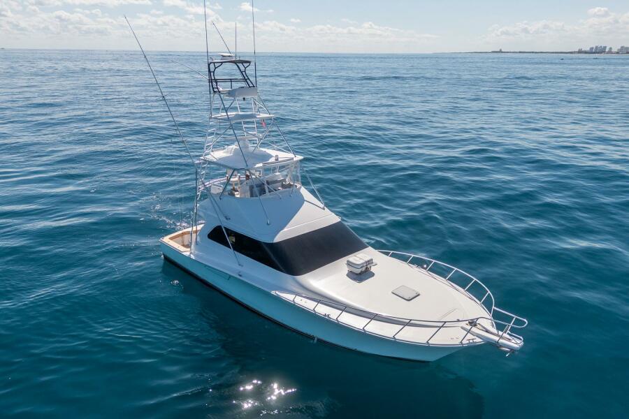 52' 2009 Cabo 52 Flybridge