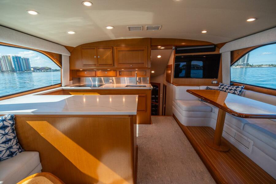 52' 2009 Cabo 52 Flybridge