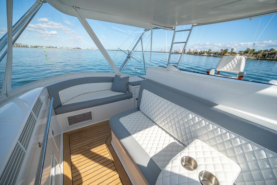 52' 2009 Cabo 52 Flybridge