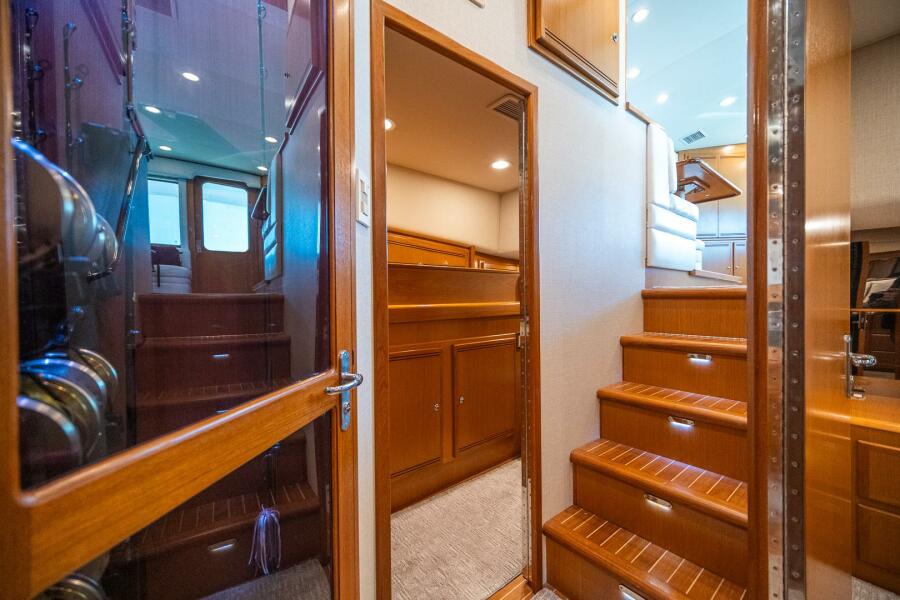 52' 2009 Cabo 52 Flybridge