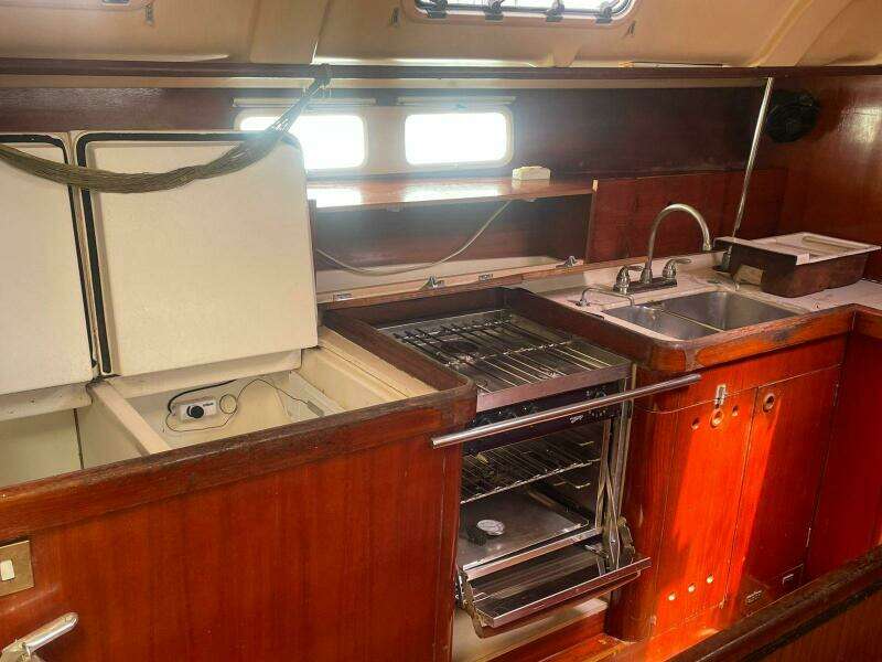 Adelie II 45ft Beneteau Yacht For Sale