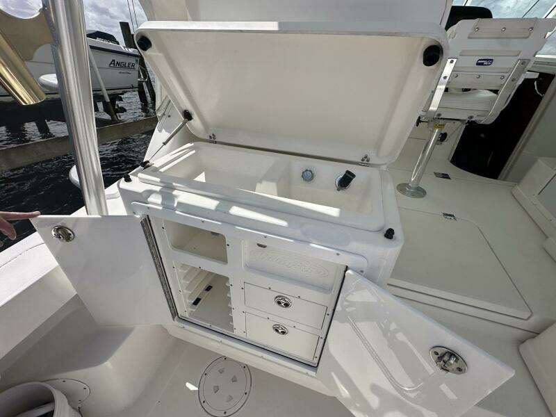 Tropical High 33ft Rampage Yacht For Sale