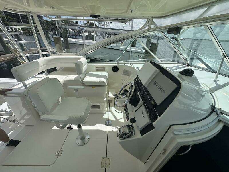 Tropical High 33ft Rampage Yacht For Sale