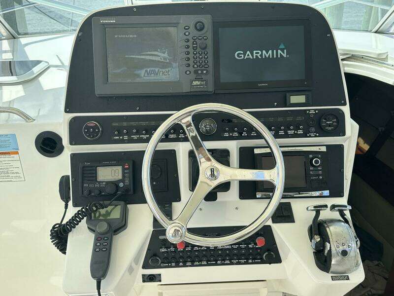 Tropical High 33ft Rampage Yacht For Sale