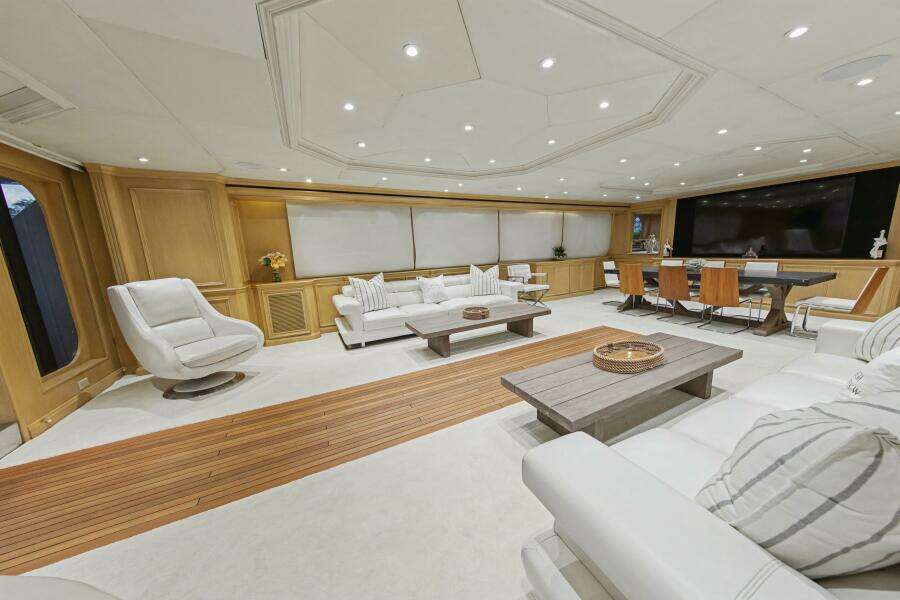 SAVOIR FAIRE 120ft Broward Yacht For Sale