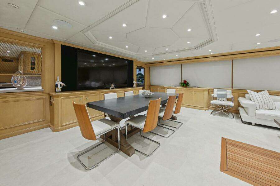 SAVOIR FAIRE 120ft Broward Yacht For Sale