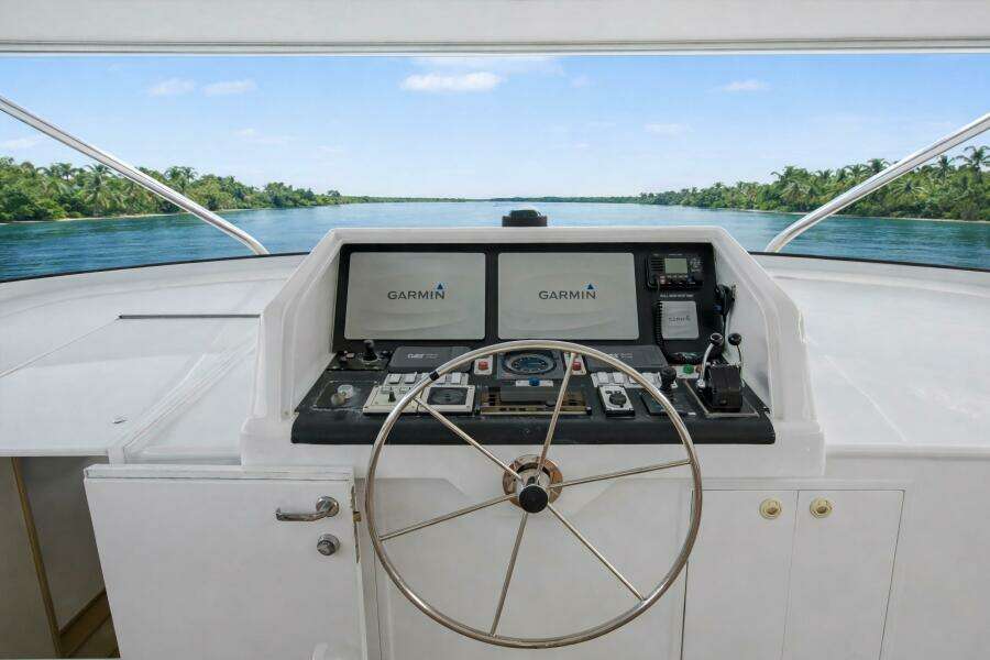 SAVOIR FAIRE 120ft Broward Yacht For Sale