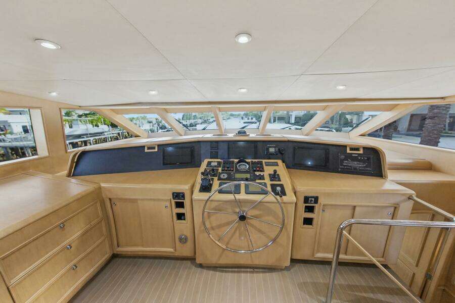 SAVOIR FAIRE 120ft Broward Yacht For Sale