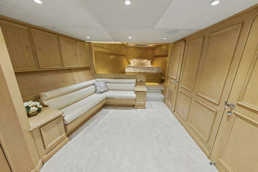 SAVOIR FAIRE 120ft Broward Yacht For Sale