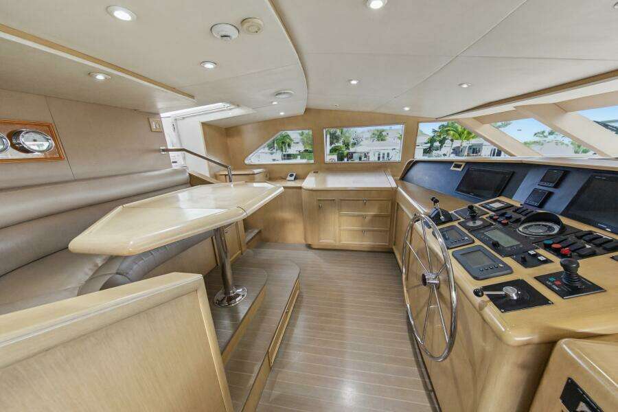SAVOIR FAIRE 120ft Broward Yacht For Sale