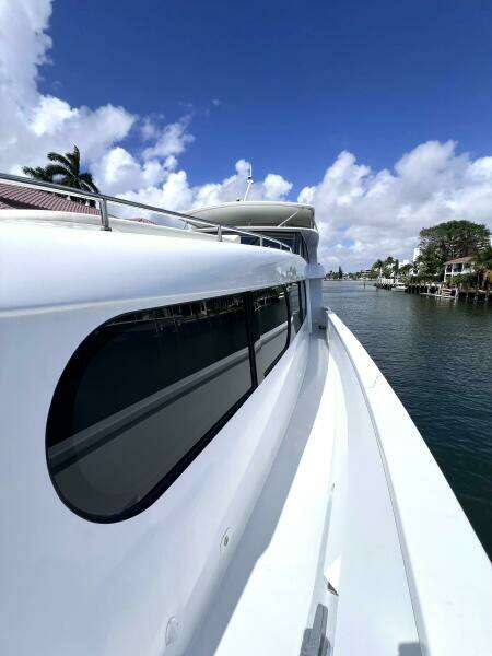 SAVOIR FAIRE 120ft Broward Yacht For Sale