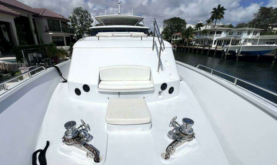 SAVOIR FAIRE 120ft Broward Yacht For Sale