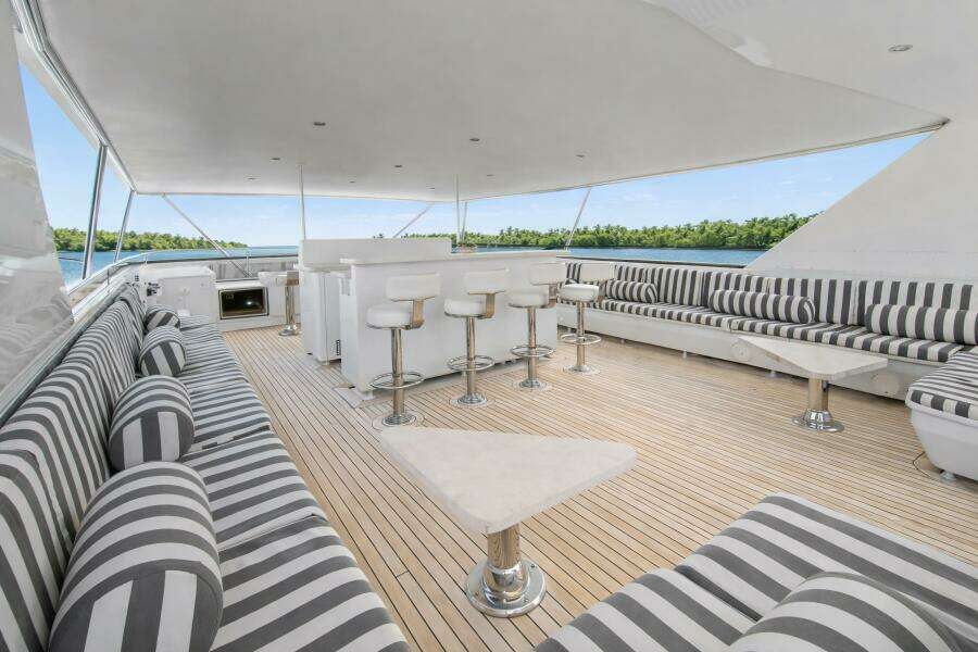 SAVOIR FAIRE 120ft Broward Yacht For Sale
