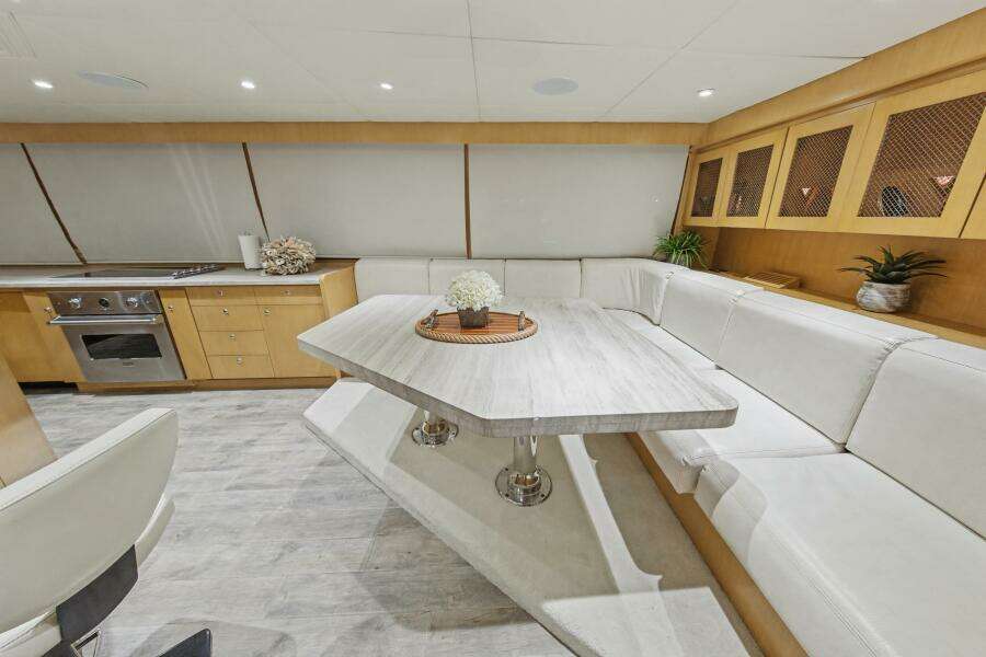 SAVOIR FAIRE 120ft Broward Yacht For Sale