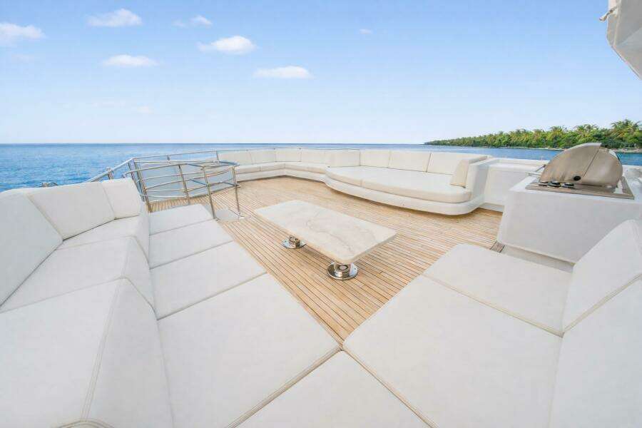 SAVOIR FAIRE 120ft Broward Yacht For Sale