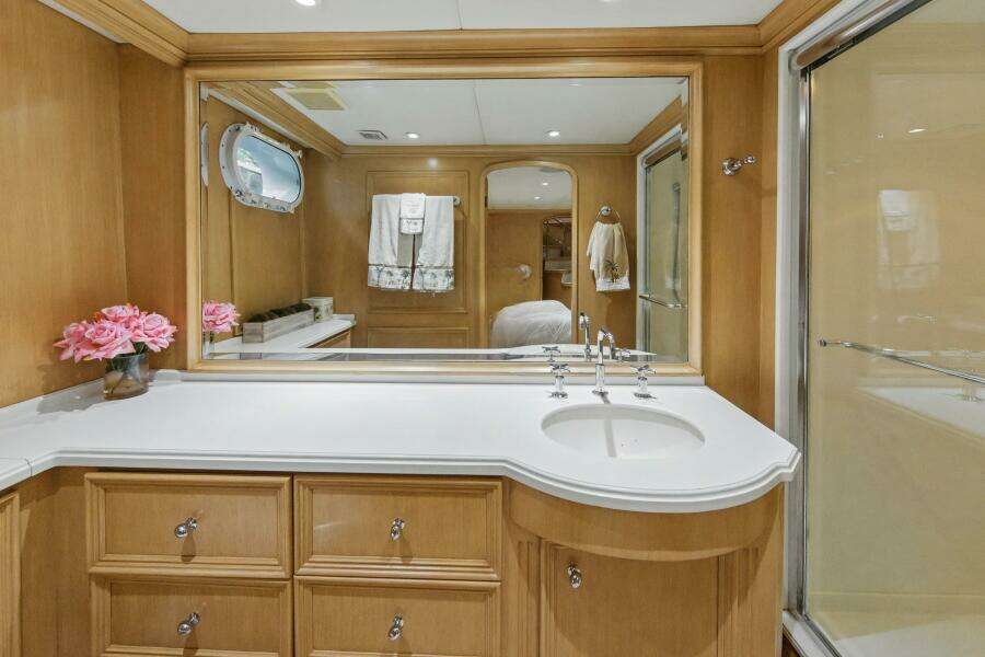 SAVOIR FAIRE 120ft Broward Yacht For Sale