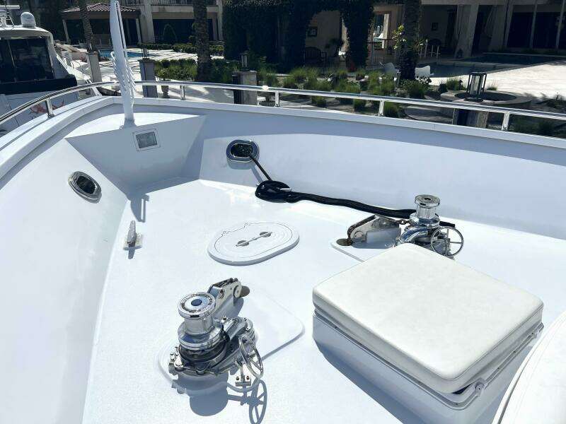 SAVOIR FAIRE 120ft Broward Yacht For Sale