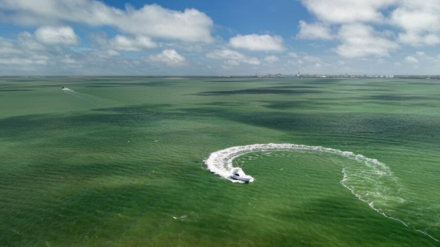 50' 2002 Hatteras 50 Convertible