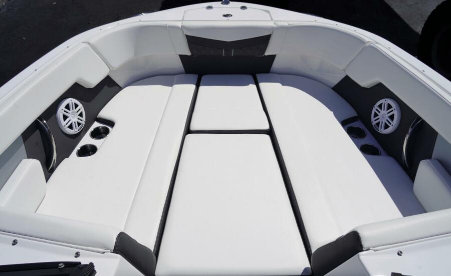 22' 2024 Monterey M225