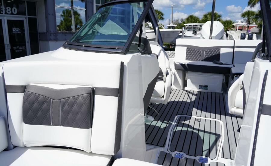 22' 2024 Monterey M225