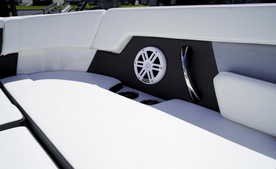 22' 2024 Monterey M225