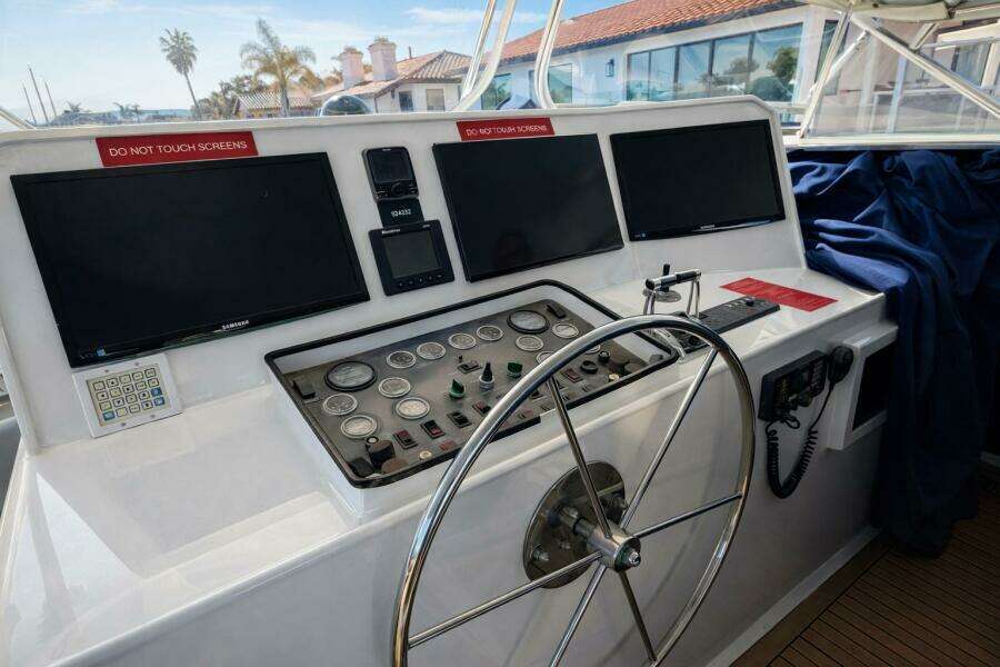 BURNING DAYLIGHT 96ft Broward Yacht For Sale