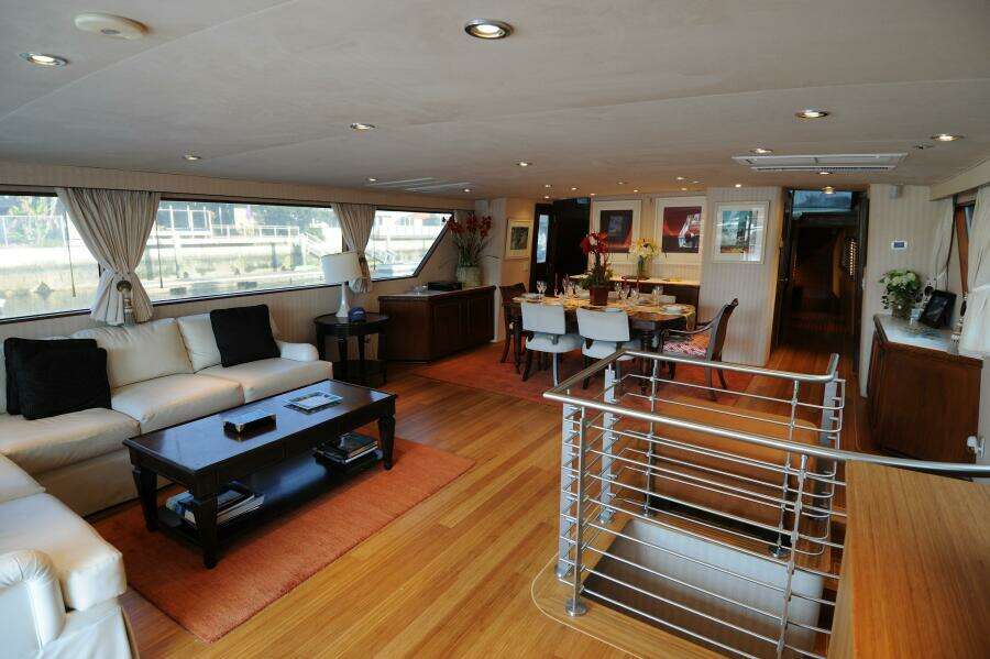 BURNING DAYLIGHT 96ft Broward Yacht For Sale