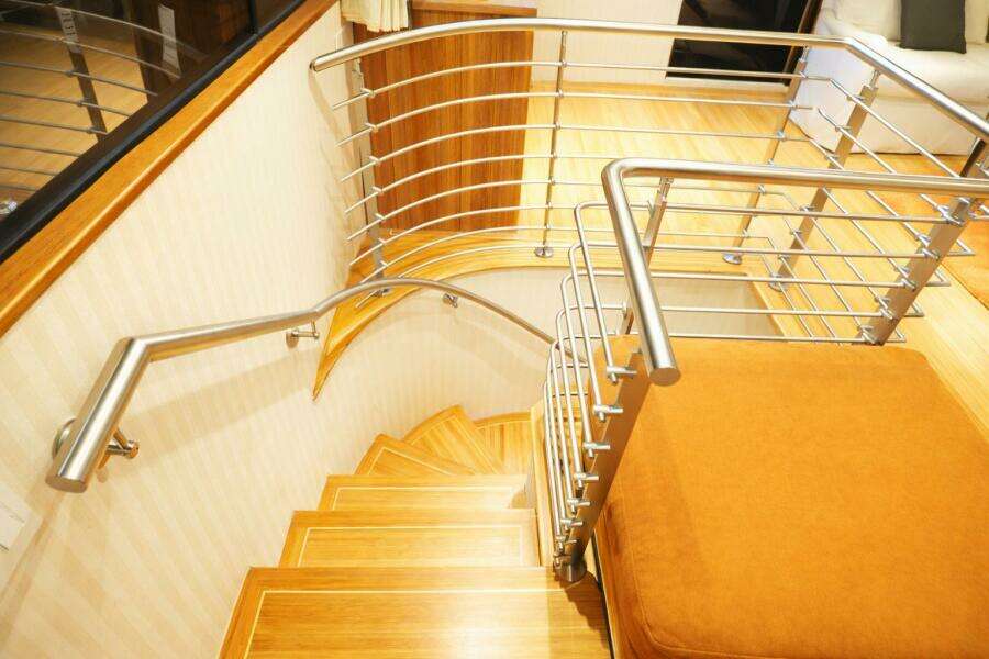 BURNING DAYLIGHT 96ft Broward Yacht For Sale