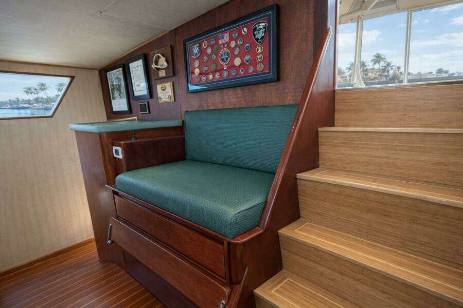 BURNING DAYLIGHT 96ft Broward Yacht For Sale