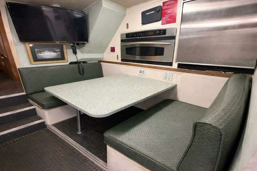 BURNING DAYLIGHT 96ft Broward Yacht For Sale