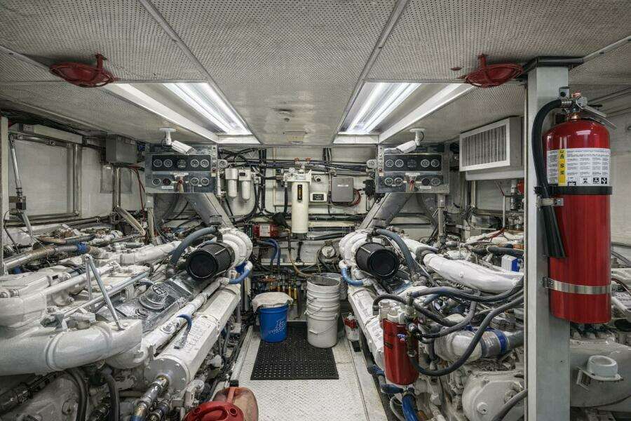 BURNING DAYLIGHT 96ft Broward Yacht For Sale