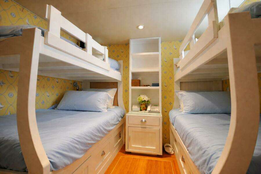 BURNING DAYLIGHT 96ft Broward Yacht For Sale