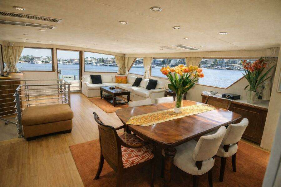 BURNING DAYLIGHT 96ft Broward Yacht For Sale