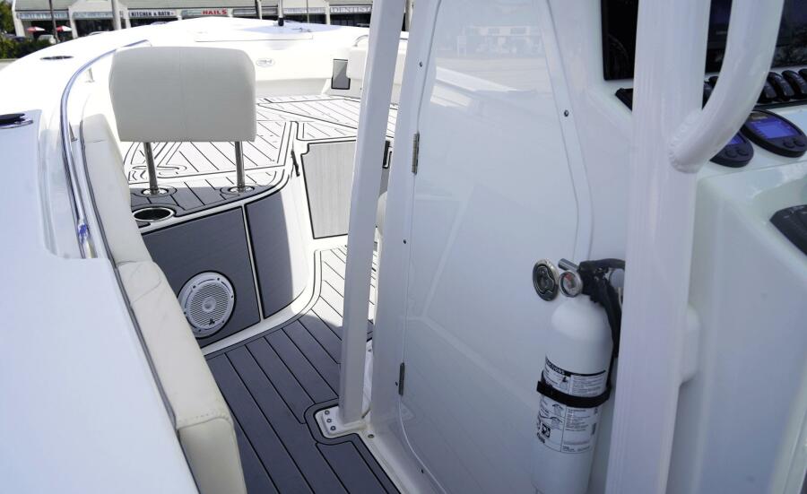 22' 2024 Sea Hunt Ultra 229