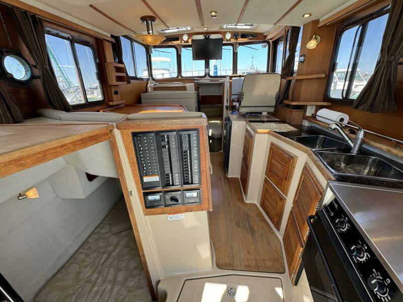 29' 2012 Ranger Tugs R-29