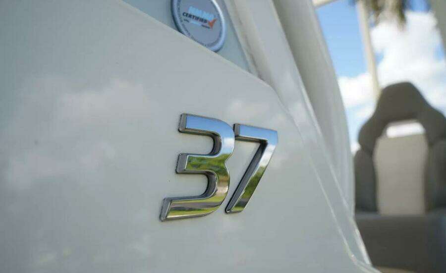 37ft Regulator Yacht For Sale