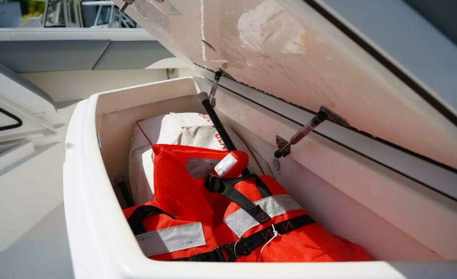 37ft Regulator Yacht For Sale