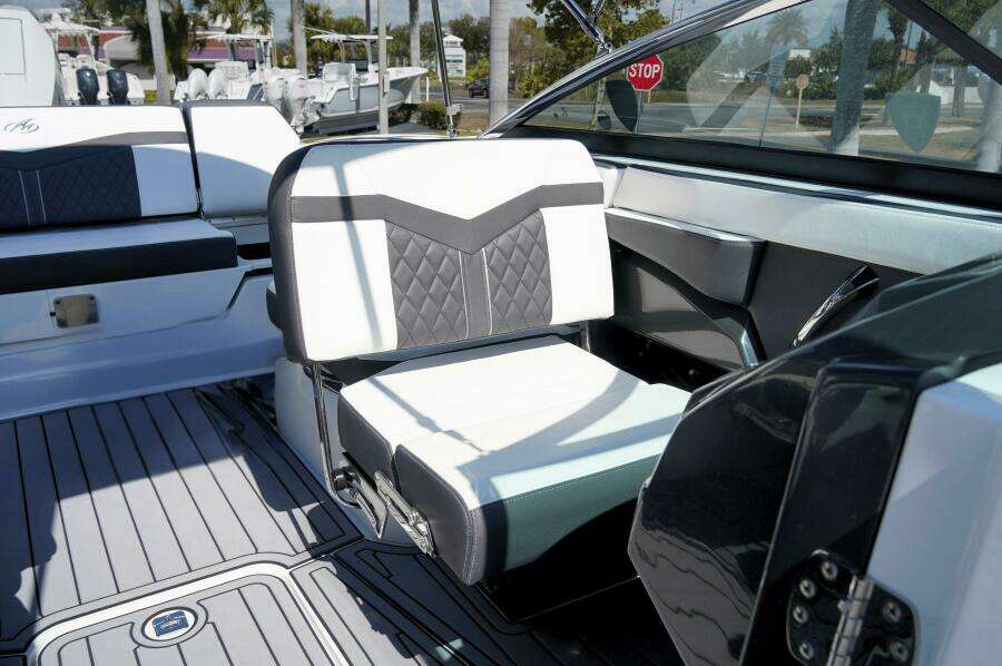 27ft Monterey Yacht For Sale