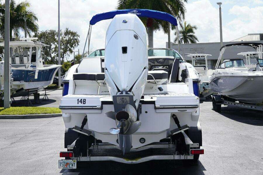 27ft Monterey Yacht For Sale